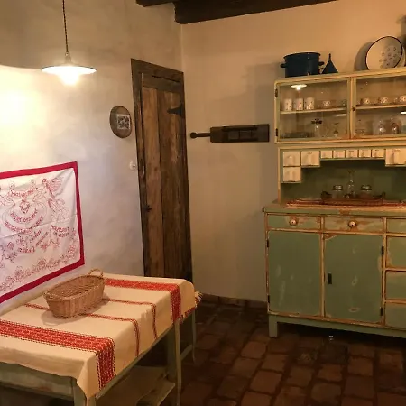 Alma-fa-haz Vendeghaz Apartmán