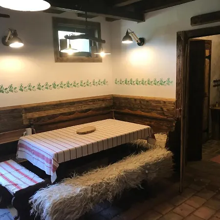 Alma-fa-haz Vendeghaz Apartmán *