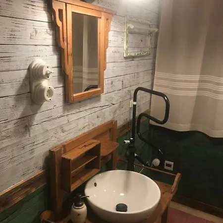 Alma-fa-haz Vendeghaz Apartmán
