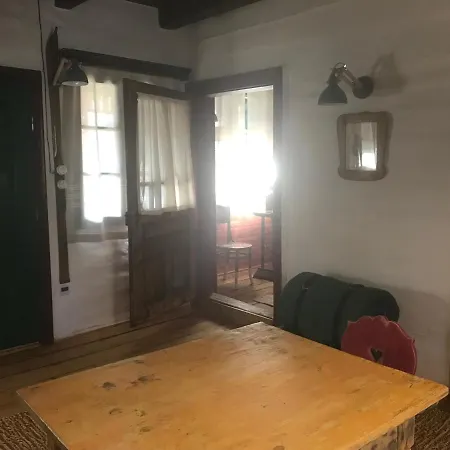 Alma-fa-haz Vendeghaz Apartmán *